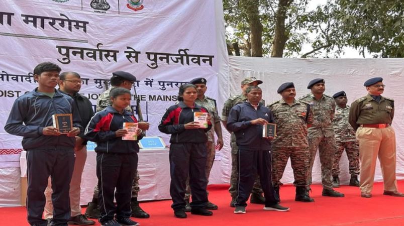 Photo of सुकमा में दो महिलाओं समेत चार माओवादियों ने किया सरेंडर