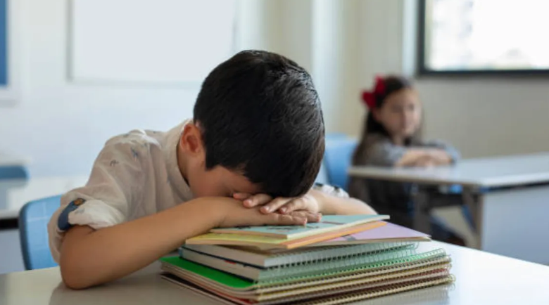 Photo of लंदन में तिलक लगाने पर 8 साल के बच्चे को स्कूल से निकाला