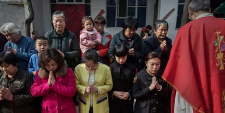 Photo of चीन में ईसाइयों को बनाया जा रहा निशाना, बाइबिल रखने पर सख्ती