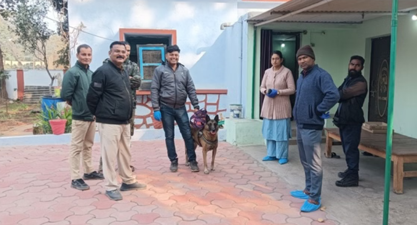 Photo of रिटायर्ड पुलिस कर्मी के घर का ताला तोड़ घुसे चोर, 10 लाख रुपये के सोने-चांदी के जेवर किए चोरी