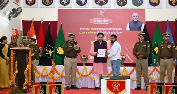 Photo of BSF का 18वां रोजगार मेला, केंद्रीय मंत्री ने कोलकाता में 100 अभ्यर्थियों को सौंपा नियुक्ति पत्र