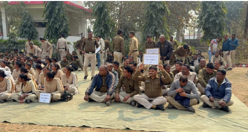 Photo of बर्खास्त होमगार्ड आत्महत्या कोशिश मामला: ‘दोषी अफसरों के खिलाफ FIR दर्ज करो