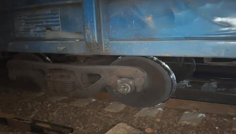 Photo of जगदलपुर: कोरापुट के पास मालगाड़ी पटरी से उतरी, रेल यातायात प्रभावित, मौके पर पहुंचा बचाव दल