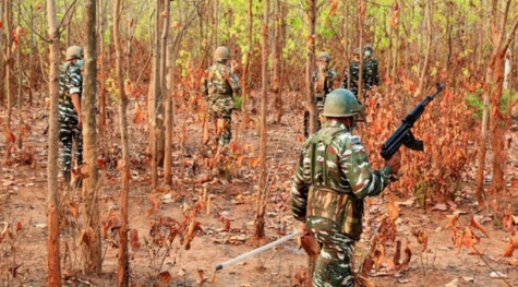 Photo of बीजापुर में नक्सलियों और सुरक्षा बलों के बीच मुठभेड़