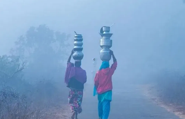 Photo of यूपी में पांच डिग्री तक गिरेगा पारा, कोहरे संग चलेंगी बर्फीली हवाएं; कल भी बंद रहेंगे स्कूल