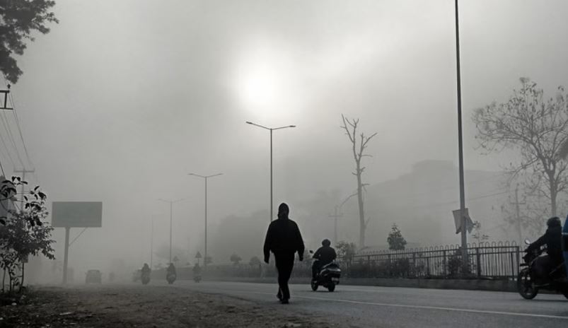 Photo of मसूरी में भारी ओलावृष्टि, पहाड़ों मेंं बारिश-बर्फबारी से राहत, अब कोहरे का यलो अलर्ट