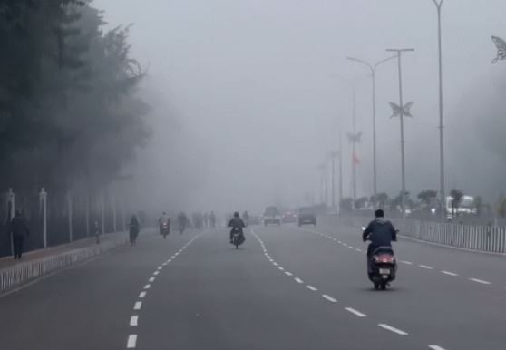 Photo of लखनऊ सहित प्रदेश के बड़े हिस्से में घना कोहरा, इन जिलों में बारिश के लिए जारी हुआ अलर्ट