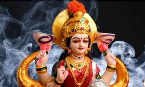 Photo of Shukravar Vrat से दूर होगी पैसों की तंगी, मां लक्ष्मी भर देंगी खुशियों से झोली