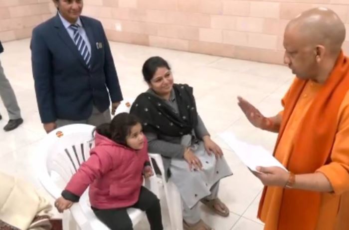 Photo of जनता दर्शन: बालिका अनाबी अली की बात सुनकर सीएम योगी हुए प्रभावित