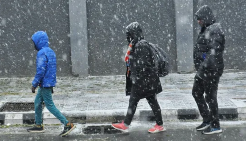 Photo of उत्तर भारत में मौसम का उलटफेर: दिल्ली-यूपी में झमाझम बारिश, शीतलहर जमा रही शरीर