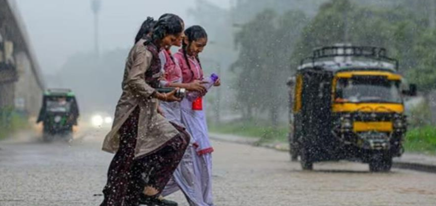 Photo of उत्तर प्रदेश में मौसम ने बदला अपना रंग! 17 और 18 फरवरी को इन इलाकों में बारिश का तांडव