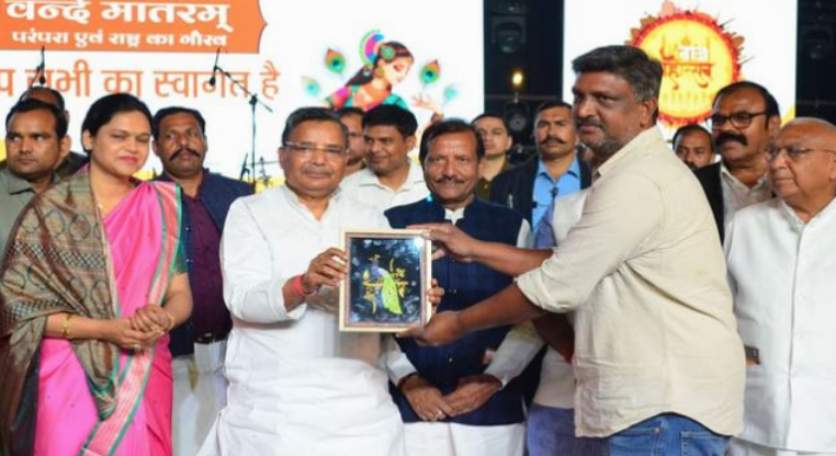 Photo of पर्यटन मंत्री ने किया कलाकारों का सम्मान, अभी खत्म नहीं होगा मेला