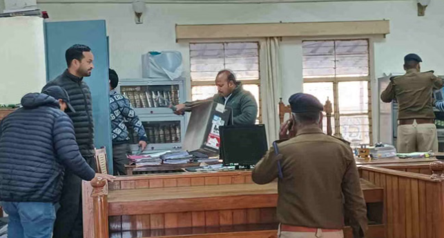 Photo of अब टिहरी और रुद्रप्रयाग जिला न्यायालय में बम की खबर