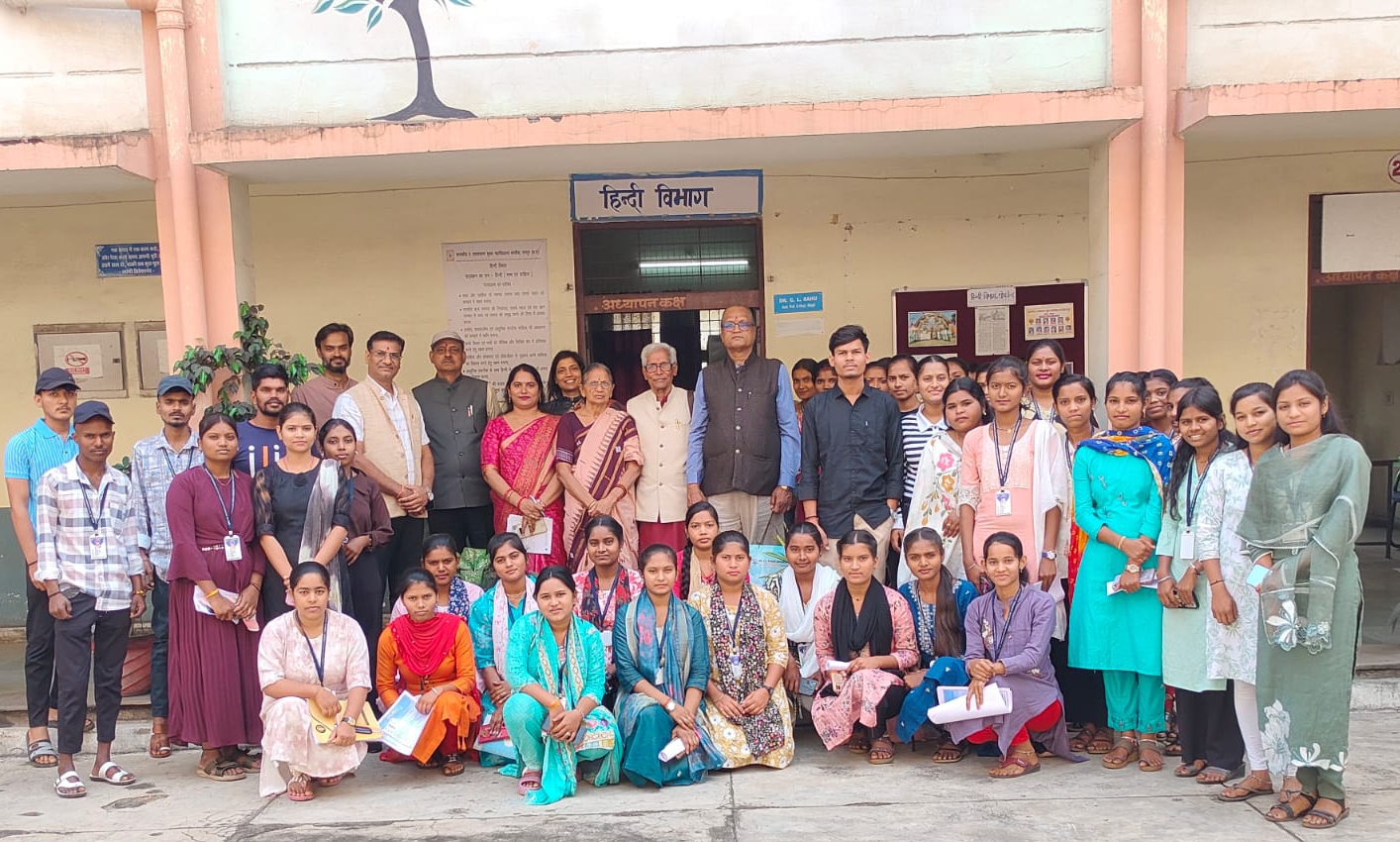 Photo of नवगीत दिवस पर हिंदी साहित्य की नवगीत परंपरा पर हुआ विमर्श