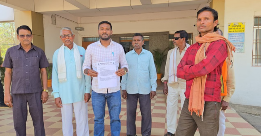 ‘नशे की जद में गांव के बच्चे’: ग्रामीणों ने कलेक्टर से लगाई गुहार, अवैध शराब बिक्री पर प्रतिबंध लगाने की मांग