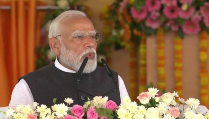 पीएम मोदी ने प्रोटोकॉल से भी 40 मिनट ज्यादा समय बाबा विश्वनाथ और भक्तों के साथ बिताया
