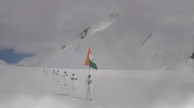 थल और वायु सेना ने सियाचिन की रक्षा करने वाले बहादुरों को दी श्रद्धांजलि