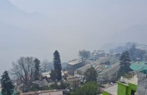 पहाड़ों में बूंदाबांदी से मैदान में गिरा पारा, आज भी ओलावृष्टि और तूफान की चेतावनी