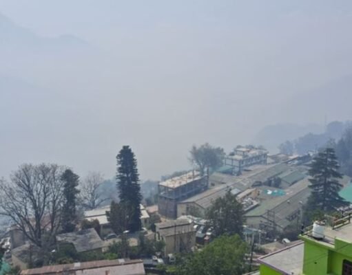 पहाड़ों में बूंदाबांदी से मैदान में गिरा पारा, आज भी ओलावृष्टि और तूफान की चेतावनी