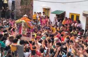 ओंकारेश्वर मंदिर से धाम के लिए रवाना हुई बाबा केदार की उत्सव डोली