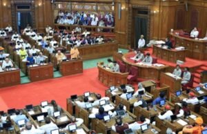 यूपी विधानसभा में महिला आरक्षण पर घमासान: निंदा प्रस्ताव पर सत्ता–विपक्ष आमने-सामने