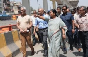 आजादपुर में सीएम गुप्ता का निरीक्षण, इंटरचेंज हब पूरा करने के निर्देश
