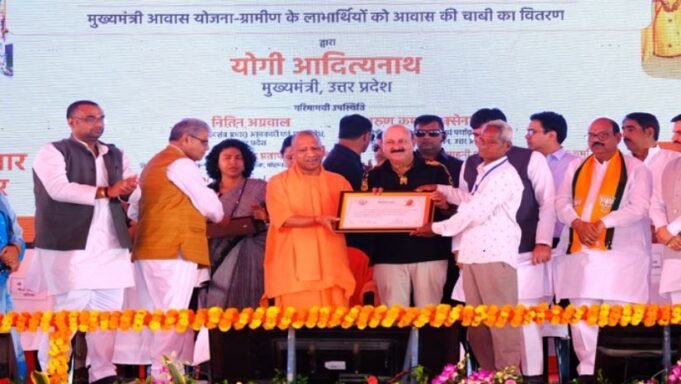 थारू और बांग्लादेश से विस्थापित परिवारों को मिला जमीन का मालिकाना हक