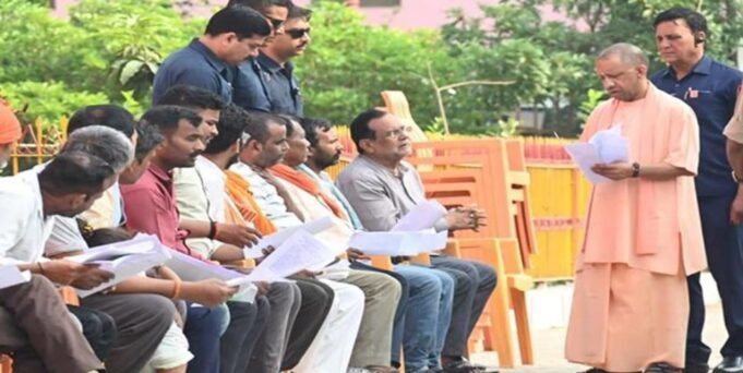 ‘घबराइए मत, बच्चे के इलाज में बाधा नहीं आने देंगे’: मां की गुहार पर भावुक हुए सीएम योगी