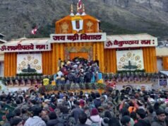 बदरीनाथ मंदिर के कपाट खुले, सीएम धामी ने की पूजा