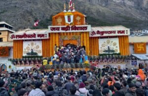 बदरीनाथ मंदिर के कपाट खुले, सीएम धामी ने की पूजा