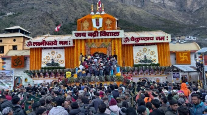 बदरीनाथ मंदिर के कपाट खुले, सीएम धामी ने की पूजा