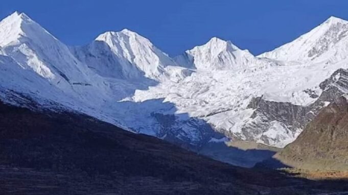 चमोली: गर्मी बढ़ने से उच्च हिमालय क्षेत्रों में तेजी से पिघल रहे ग्लेशियर