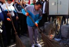 Photo of सीएम धामी ने लगाया झाड़ू, मंत्री-विधायकों से साथ मिलकर बल्लूपुर चौक पर चलाया स्वच्छता अभियान