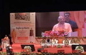 सीएम योगी ने वितरित किए नियुक्ति पत्र, बोले- अब सिफारिश और रिश्वत देकर नहीं योग्यता से मिलती है नौकरी