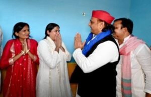 अखिलेश यादव का अचानक पहुंचना, शीला यादव के लिए बना यादगार पल