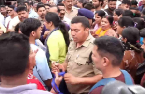 देहरादून: गैस सिलिंडर नहीं मिलने पर हंगामा, आक्रोशित लोगों ने शिमला बाईपास पर लगाया एक घंटे जाम