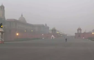 दिल्ली-NCR में बदला मौसम, धूल भरी आंधी से विजिबिलिटी हुई कम