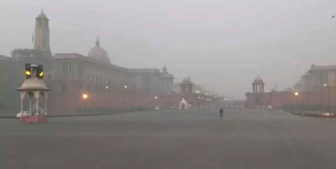 दिल्ली-NCR में बदला मौसम, धूल भरी आंधी से विजिबिलिटी हुई कम