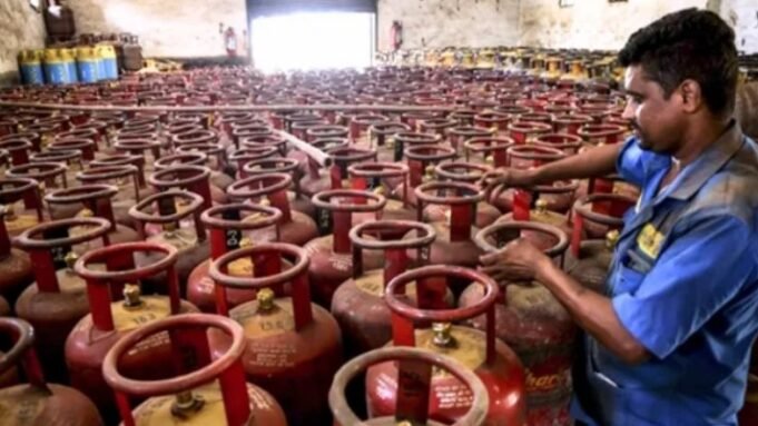 पश्चिम एशिया संकट के बीच LPG की स्पॉट खरीद कर रहा भारत