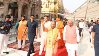 Photo of  सीएम योगी ने बाबा विश्वनाथ और बाबा कालभैरव के किए दर्शन