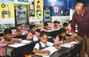 यूपी: प्रदेश के स्कूलों में नया सत्र आज से, अखबार पढ़कर सुनाने से होगी दिन की शुरुआत