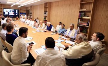 Photo of महिला आरक्षण,डिलिमिटेशन और लोकतंत्र पर सवाल: CWC बैठक में खड़गे का केंद्र सरकार पर निशाना