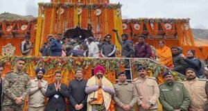 राज्यपाल लेफ्टिनेंट जनरल गुरमीत सिंह ने किए भगवान बदरीविशाल के दर्शन