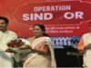 वंदे मातरम् के नारों के साथ कनॉट प्लेस में मना शौर्य दिवस, दिल्लीवालों ने किया सेना को नमन
