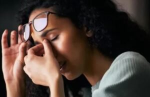 आंखों में बार-बार खुजली और चुभन को न समझें नॉर्मल थकान