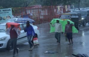 देहरादून में आंधी-तूफान के साथ झमाझम बारिश और ओलावृष्टि