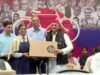 अखिलेश यादव ने मेधावी छात्र-छात्राओं को किया सम्मानित