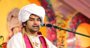 नीलकंठ पर्वत की तलहटी के पास ध्यान गुफा में साधनारत हैं धीरेंद्र शास्त्री
