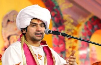 नीलकंठ पर्वत की तलहटी के पास ध्यान गुफा में साधनारत हैं धीरेंद्र शास्त्री