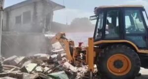बहराइच में सरकारी जमीन पर चला योगी सरकार का बुलडोजर